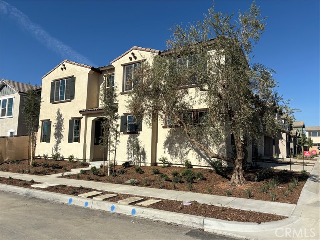 4216 South Hummingbird Paseo, Ontario CA: https://media.crmls.org/medias/f33889b0-e73f-4457-818d-ad2fb053e58a.jpg