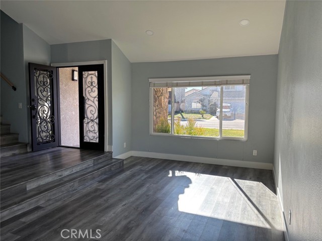 Detail Gallery Image 2 of 16 For 17262 Russo Ct, Fontana,  CA 92336 - 4 Beds | 3 Baths