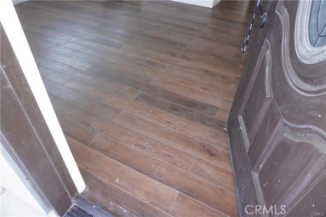 Detail Gallery Image 2 of 12 For 10558 Langmuir Ave, Sunland,  CA 91040 - 2 Beds | 1/1 Baths