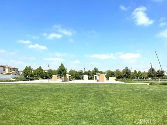 https://media.crmls.org/medias/f33bb309-cedd-4d1c-815d-19fa1d13ad96.jpg?preset=X-Large