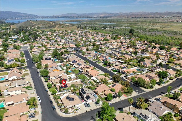 19450 Sweetwood Lane, Lake Elsinore CA: https://media.crmls.org/medias/f33cad8b-97e9-4178-8241-141c7a9a38ff.jpg