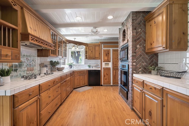 Detail Gallery Image 15 of 57 For 10132 Hadley, Northridge,  CA 91324 - 4 Beds | 3 Baths