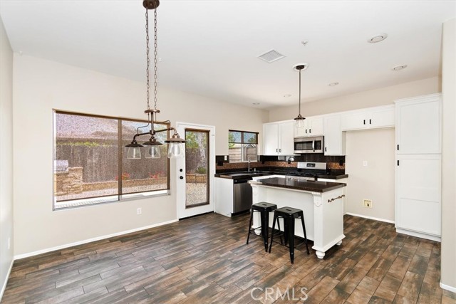 Detail Gallery Image 7 of 28 For 6847 Chaucer Ct, Rancho Cucamonga,  CA 91701 - 3 Beds | 2 Baths