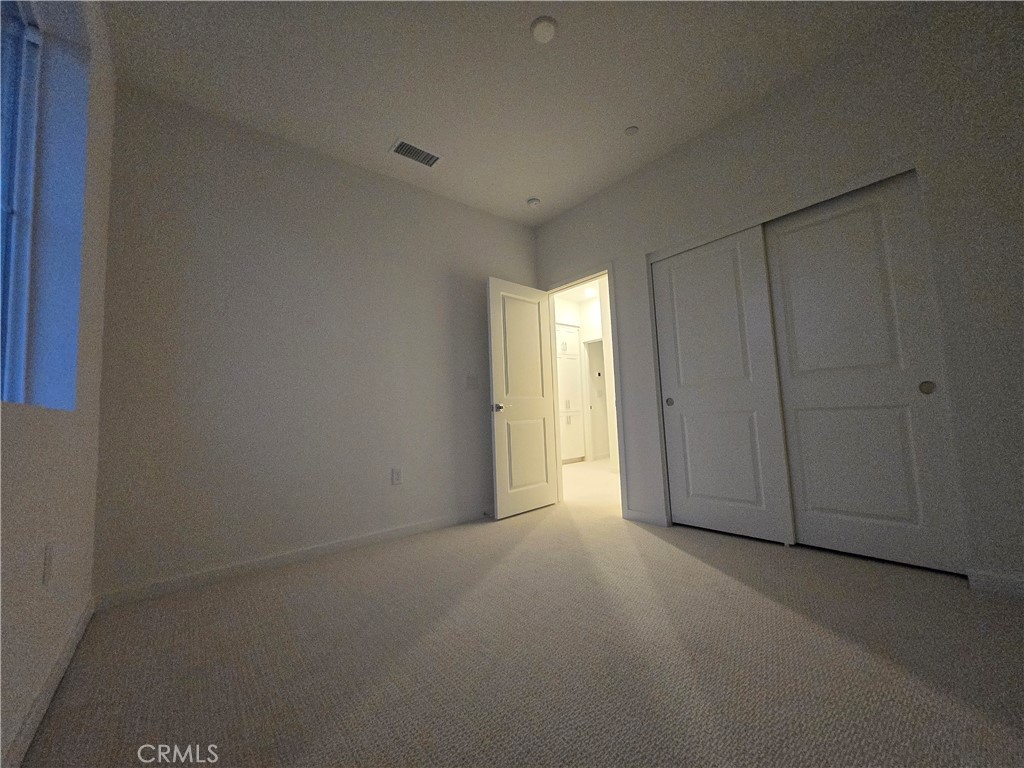 https://media.crmls.org/medias/f33d49d2-4ef7-47a3-a77e-7b4ca7e53363.jpg?preset=X-Large