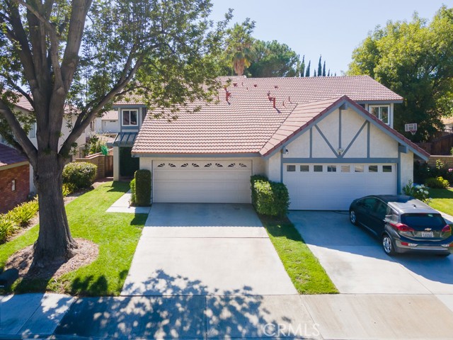 Detail Gallery Image 2 of 44 For 28973 Sam Pl, Canyon Country,  CA 91387 - 4 Beds | 3 Baths