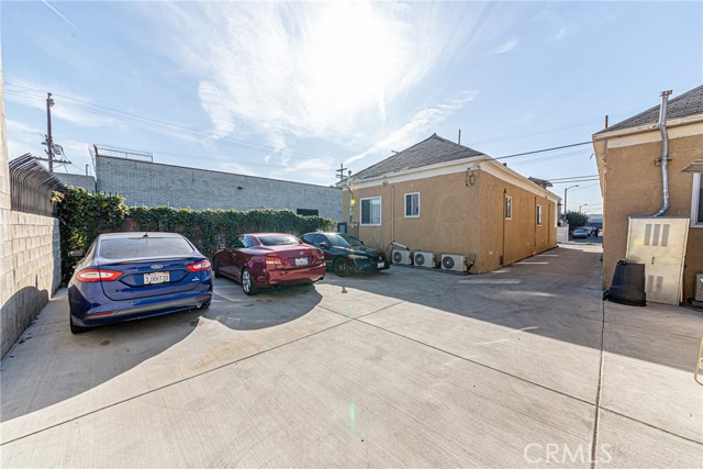 231 W 28th, Los Angeles CA: https://media.crmls.org/medias/f33e6454-1a29-4d33-9fc9-e331f36fc36b.jpg