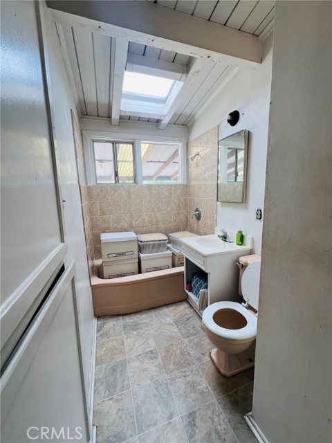 8165 Mammoth Avenue, Panorama City CA: https://media.crmls.org/medias/f33e91a3-ebf6-4a76-9fcf-66ef15e47146.jpg