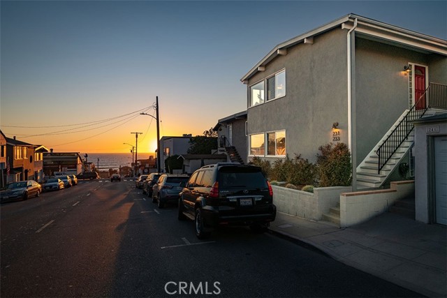 Detail Gallery Image 16 of 19 For 231 Longfellow Ave, Hermosa Beach,  CA 90254 - 4 Beds | 2 Baths
