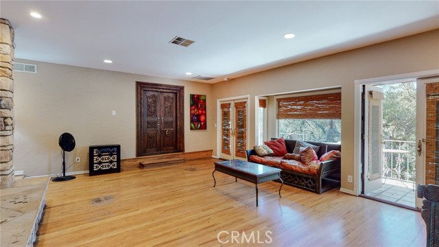 Detail Gallery Image 10 of 71 For 1248 Rocky Rd, Simi Valley,  CA 93063 - 5 Beds | 3 Baths