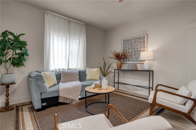 Detail Gallery Image 6 of 47 For 520 E 8th St, Corona,  CA 92879 - 4 Beds | 2 Baths