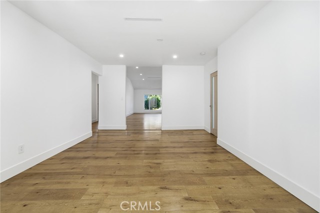 Detail Gallery Image 7 of 57 For 6015 Laurelgrove, North Hollywood,  CA 91606 - 5 Beds | 5 Baths