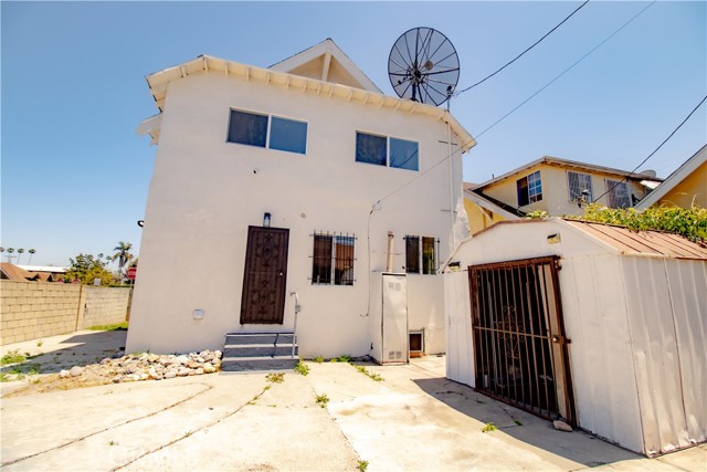 2101 Arlington Avenue, Los Angeles CA: https://media.crmls.org/medias/f3411d29-bccf-4443-a654-b09f7a569606.jpg