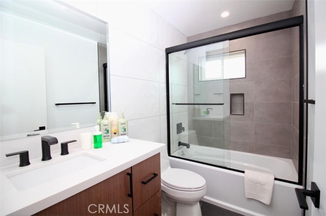 Detail Gallery Image 23 of 23 For 1416 S Cloverdale, Los Angeles,  CA 90019 - 3 Beds | 3 Baths