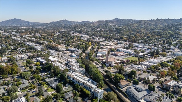 Detail Gallery Image 32 of 46 For 13331 Moorpark St #319,  Sherman Oaks,  CA 91423 - 2 Beds | 2 Baths