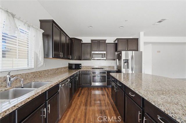 Detail Gallery Image 13 of 53 For 6815 Riverglen Ct, Corona,  CA 92880 - 4 Beds | 2/1 Baths