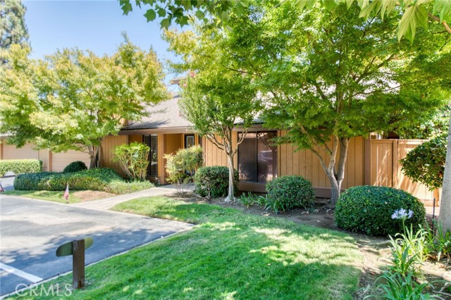 6300 N Palm Avenue, Fresno CA: https://media.crmls.org/medias/f342efae-4091-47c6-a8fd-3b5958919529.jpg