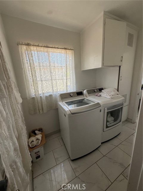 904 W E Street, Ontario CA: https://media.crmls.org/medias/f3434f39-cfe5-4845-8f65-831abc3e2129.jpg