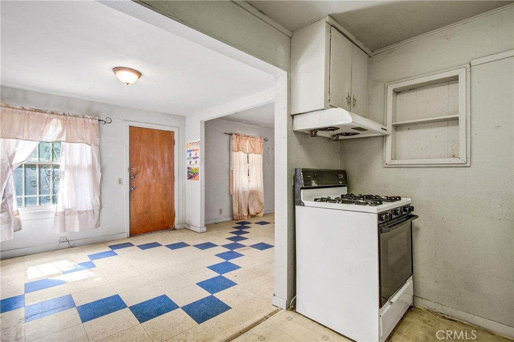 https://media.crmls.org/medias/f343dfc2-e20d-40d2-9790-ad586a2a6ad6.jpg?preset=X-Large