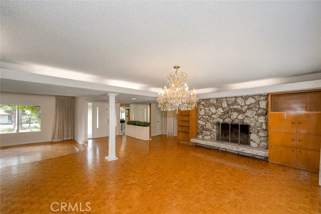 19443 Superior Street, Northridge CA: https://media.crmls.org/medias/f343e9d7-53bf-48af-9106-30fe5d7b9435.jpg