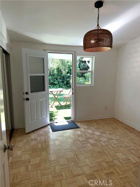 Detail Gallery Image 8 of 18 For 20808 Martha St, Woodland Hills,  CA 91367 - 3 Beds | 2 Baths