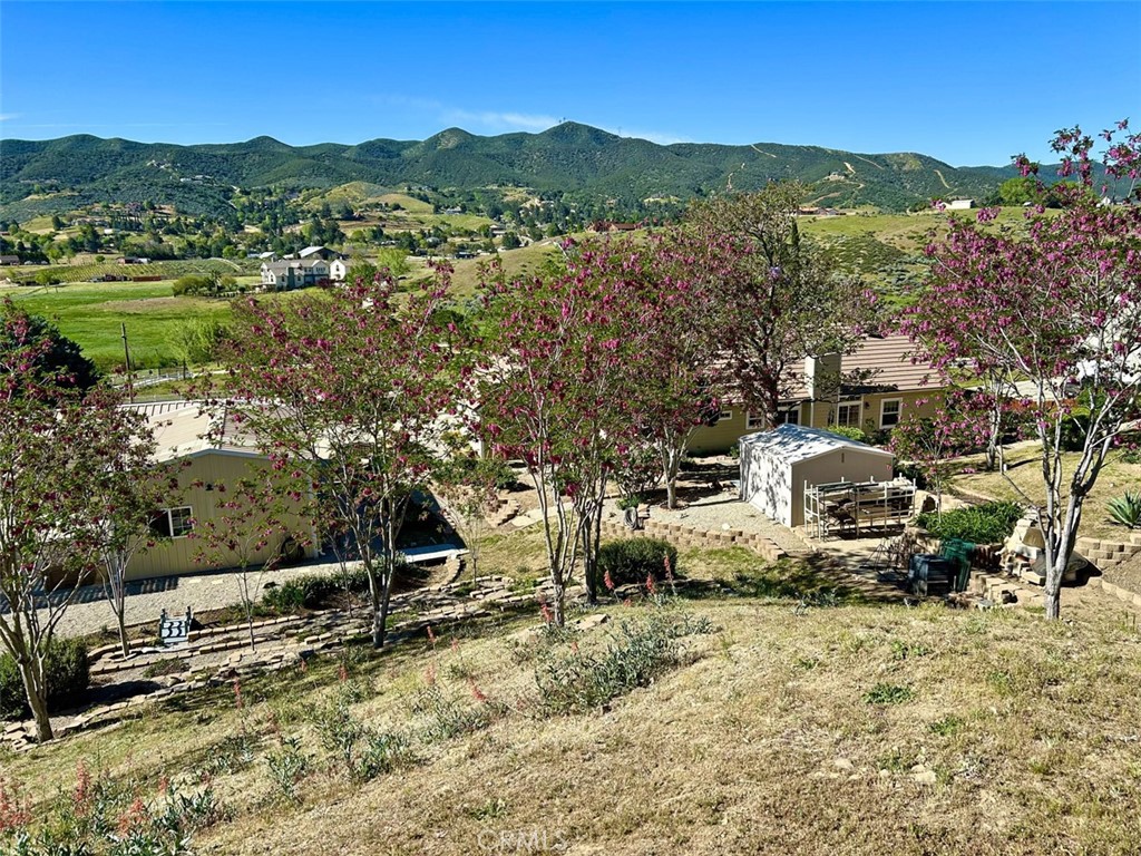 https://media.crmls.org/medias/f3440df9-4fd9-45b2-8428-279ff045a0ab.jpg?preset=X-Large