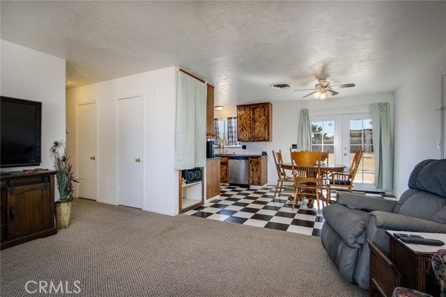 7103 Hanford Avenue, Yucca Valley CA: https://media.crmls.org/medias/f3454130-6c6a-4435-bd0c-60481d164bf8.jpg