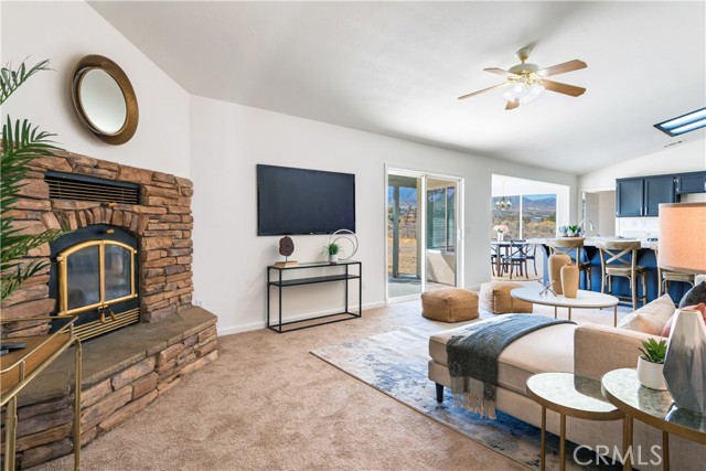 Detail Gallery Image 10 of 27 For 1011 Mono Rd, Pinon Hills,  CA 92372 - 3 Beds | 2 Baths