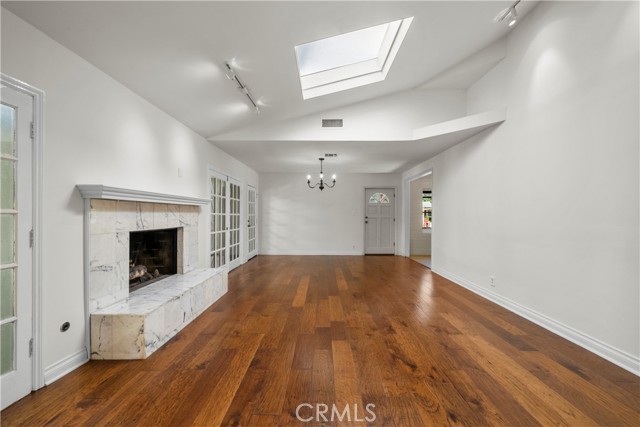 22232 Buena Ventura St, Woodland Hills CA: https://media.crmls.org/medias/f345b92f-1081-417f-b03e-a7d7ec1e44a0.jpg