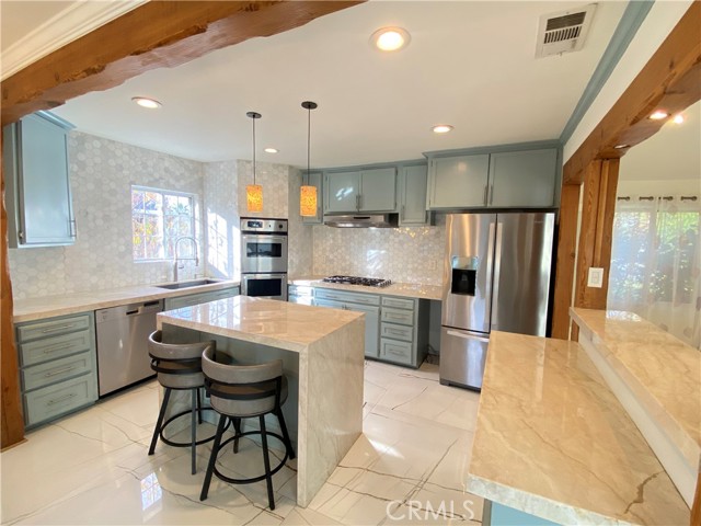 Detail Gallery Image 9 of 44 For 7914 Jellico Ave, Northridge,  CA 91325 - 3 Beds | 2 Baths