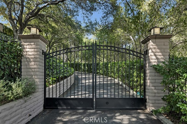 Detail Gallery Image 4 of 67 For 16700 Bosque Dr, Encino,  CA 91436 - 3 Beds | 2/1 Baths