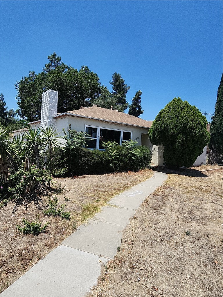858 S Riverside