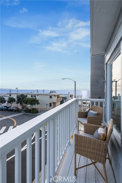 209 15th Street, Manhattan Beach, California 90266, 3 Bedrooms Bedrooms, ,2 BathroomsBathrooms,Residential,Sold,15th,SB23017345
