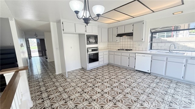 Detail Gallery Image 13 of 63 For 46 Christamon, Irvine,  CA 92620 - 4 Beds | 2/1 Baths