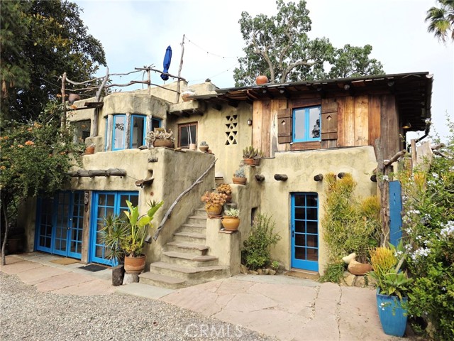 1403 Avon Park, Los Angeles CA: https://media.crmls.org/medias/f34d488b-6570-4c3e-8822-43e1aedc037a.jpg