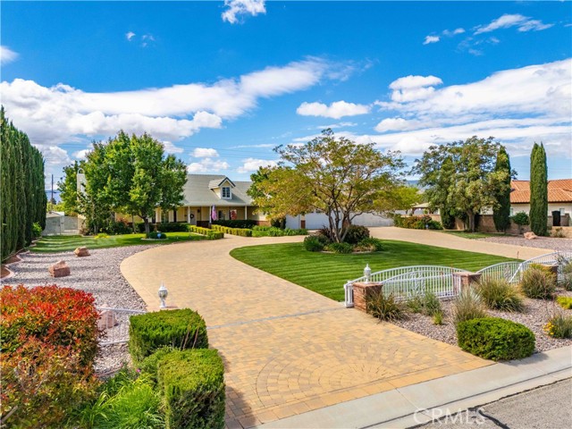 2608 Desert Rose Drive, Lancaster CA: https://media.crmls.org/medias/f34d8b22-1465-4402-9bfd-47d350b3ad85.jpg