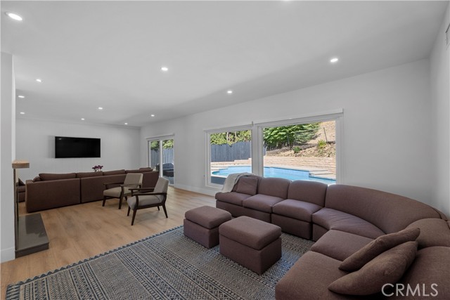 4240 Kingfisher Road, Calabasas CA: https://media.crmls.org/medias/f34db350-5521-4c3b-830b-2398243601ee.jpg
