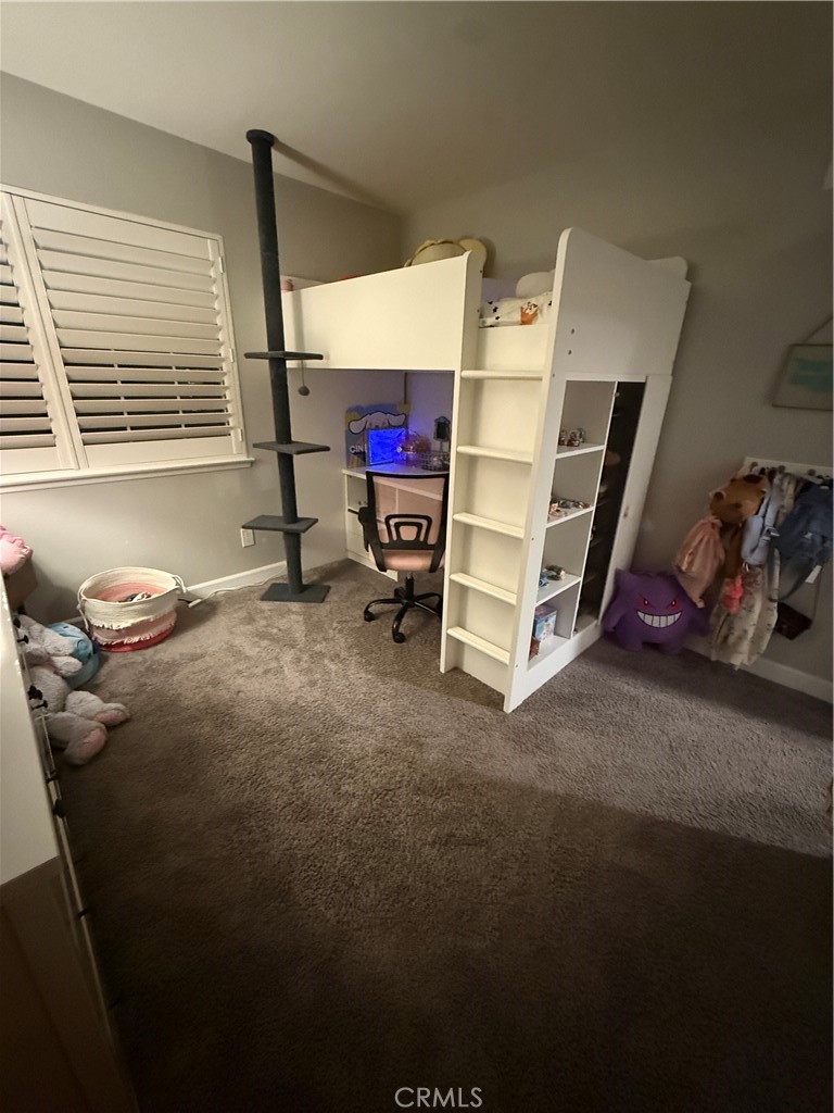 https://media.crmls.org/medias/f34df612-07dc-4d05-b597-1b8011880b40.jpg?preset=X-Large