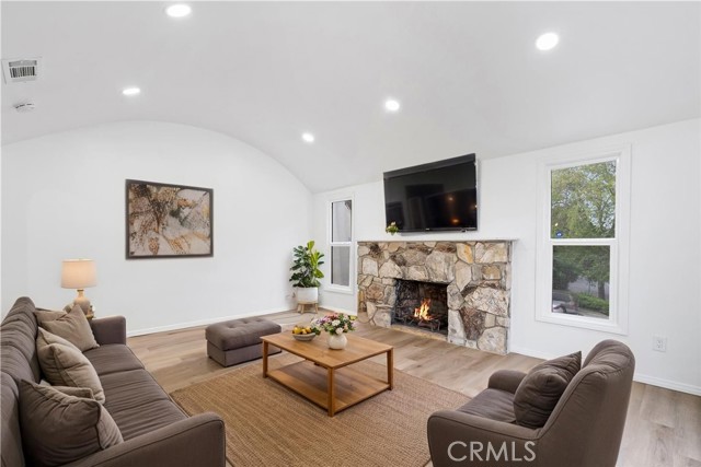 6010 S Verdun Avenue, Los Angeles CA: https://media.crmls.org/medias/f34dfebc-0953-4d44-a170-d44728981857.jpg