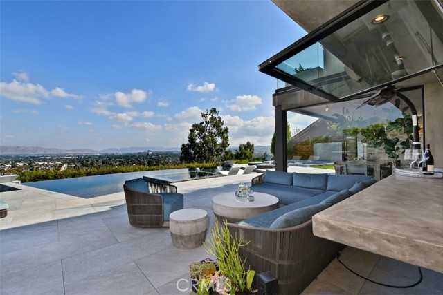 Detail Gallery Image 27 of 41 For 6100 Maury Ave, Woodland Hills,  CA 91367 - 4 Beds | 2/1 Baths