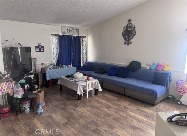 Detail Gallery Image 5 of 11 For 13230 Brant, Victorville,  CA 92392 - 4 Beds | 2 Baths