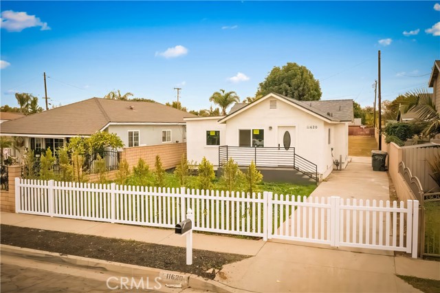 Detail Gallery Image 2 of 28 For 11620 Painter Ave, Whittier,  CA 90605 - 3 Beds | 2 Baths