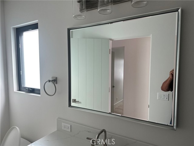 Detail Gallery Image 11 of 15 For 222 Cedar St #B,  Newport Beach,  CA 92663 - 2 Beds | 2 Baths