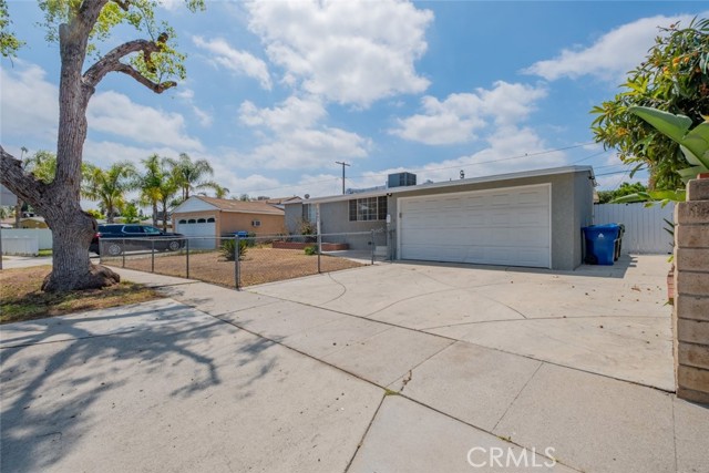 7865 Cantaloupe Avenue, Panorama City CA: https://media.crmls.org/medias/f34fe39c-77a5-4dc7-9b69-13e1fd541aa5.jpg