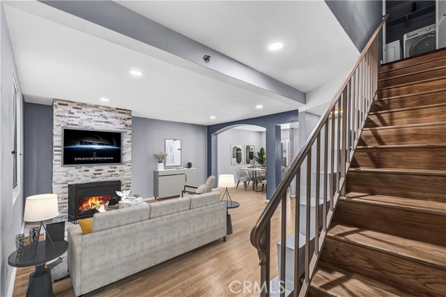 520 N Louise Street, Glendale CA: https://media.crmls.org/medias/f350070d-514a-405c-a26d-90235b499ee5.jpg