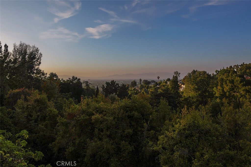https://media.crmls.org/medias/f351a79a-1414-4c3a-8b93-42b9b584cba5.jpg?preset=X-Large