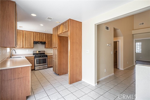 Detail Gallery Image 2 of 9 For 31759 Ave E, Yucaipa,  CA 92399 - 3 Beds | 2/1 Baths