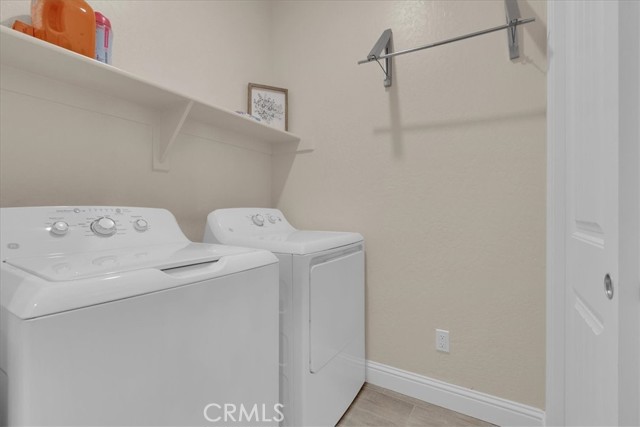 2454 W Mallard Lane, Hanford CA: https://media.crmls.org/medias/f3533263-5703-4e8e-a07e-be7b81722f36.jpg