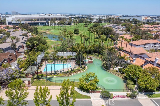4 Santa Cruz Court, Manhattan Beach CA: https://media.crmls.org/medias/f3540b57-0fda-4582-9901-b25a75b79a46.jpg