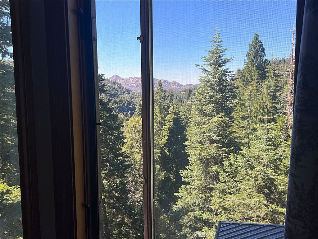 https://media.crmls.org/medias/f354253c-eaee-4ecf-a389-559835ae7266.jpg?preset=X-Large