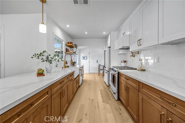 1035 Medford Road, Pasadena CA: https://media.crmls.org/medias/f3549e6d-f4f3-493f-a0a4-1217d8df6a25.jpg